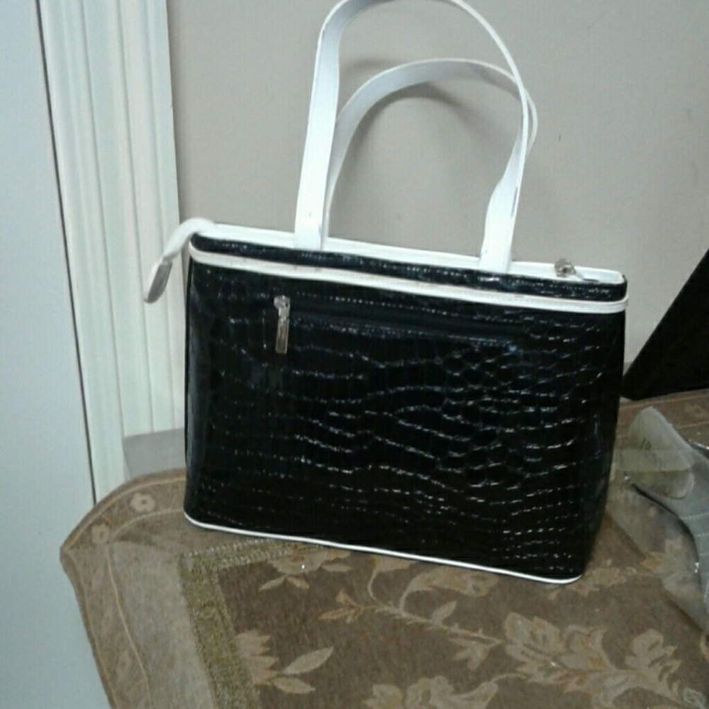 Purse - Picture 2 of 2